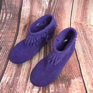 Girls double fringe Minnetonka side zip moccasins